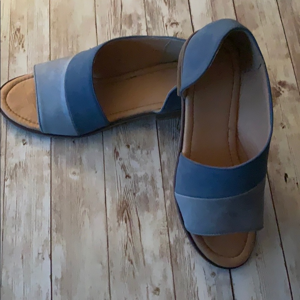 Flat slight heel shoe